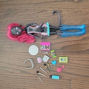 Monster High Catty Noir Doll and clothes